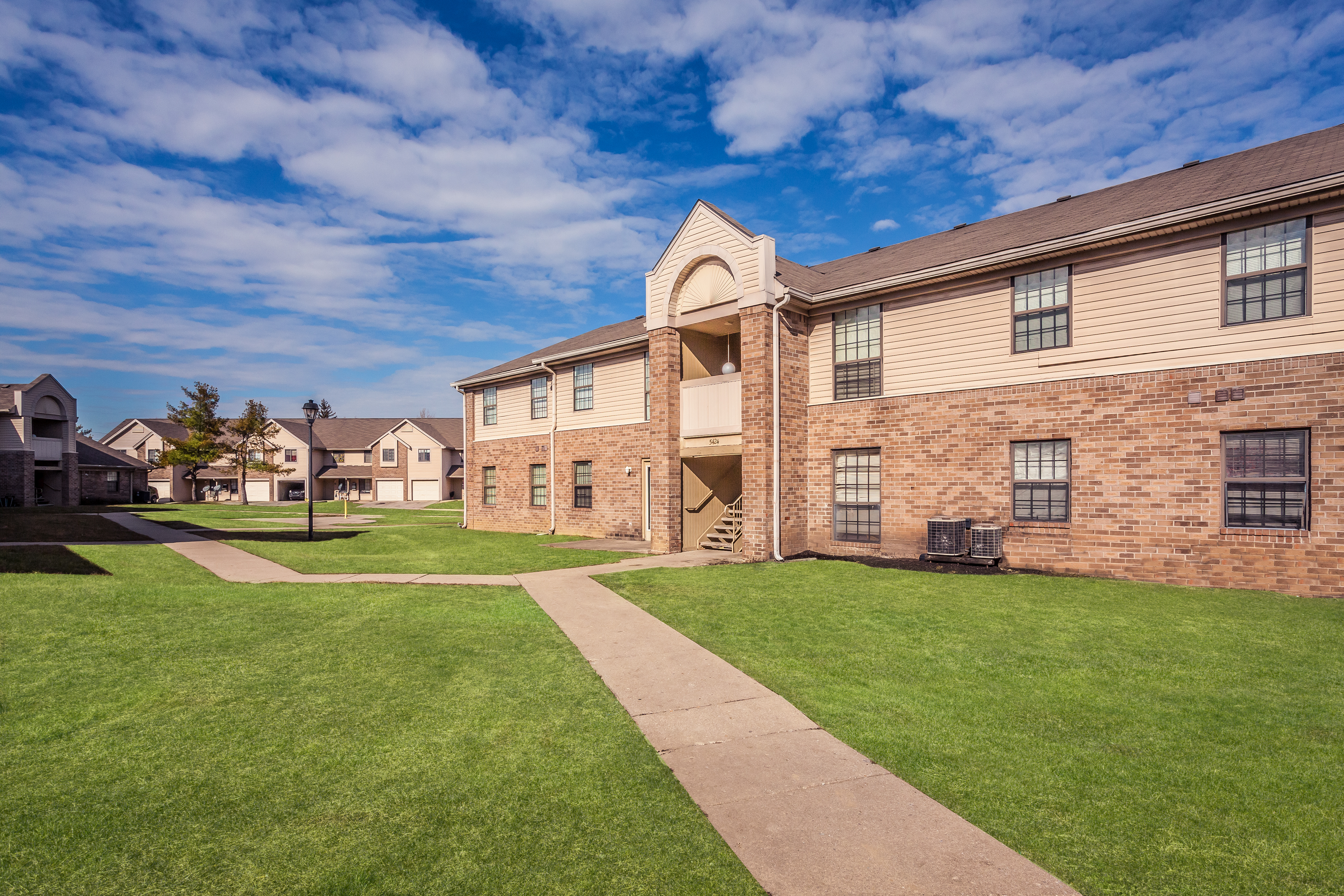 Falcon Creek Place The Multifamily Advisory Group at Cushman & Wakefield